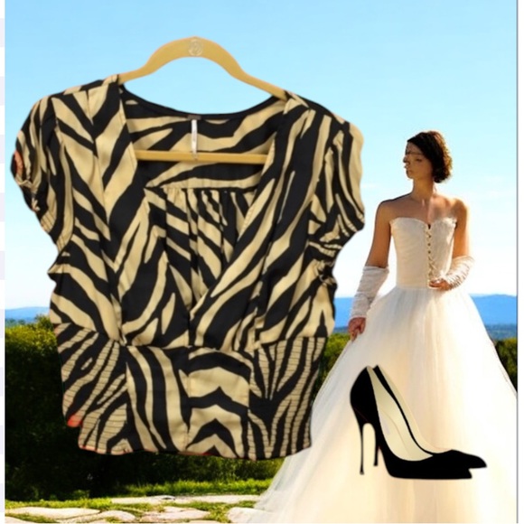 FREE People Size Small Zebra/Animal Print V-Neck Crop Top Blouse - Picture 1 of 2